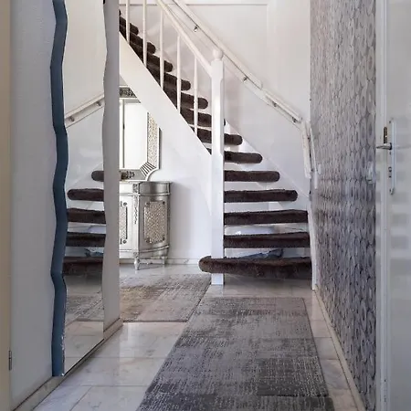 Big 5-bedroom House In Holiday home