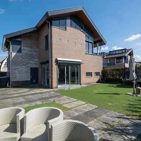 Big 5-bedroom House In * Capelle aan den IJssel