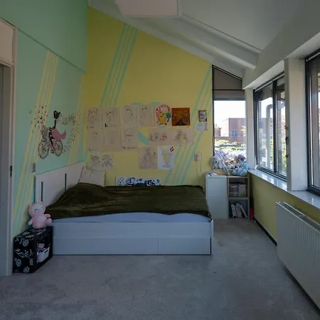 Big 5-bedroom House In Holiday home Capelle aan den IJssel