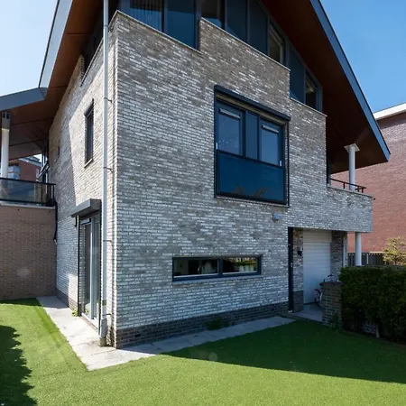 Big 5-bedroom House In Holiday home