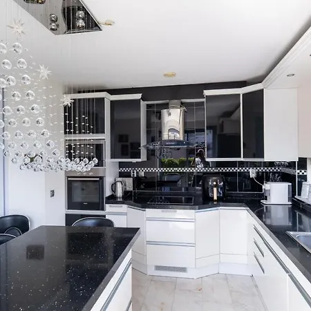 Holiday home Big 5-bedroom House In Capelle aan den IJssel