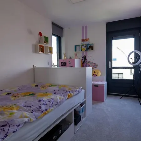 Big 5-bedroom House In Semesterbostad