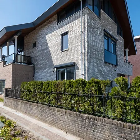 Big 5-bedroom House In *