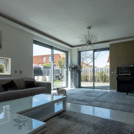 Big 5-bedroom House In * Capelle aan den IJssel