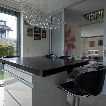 Big 5-bedroom House In Capelle aan den IJssel