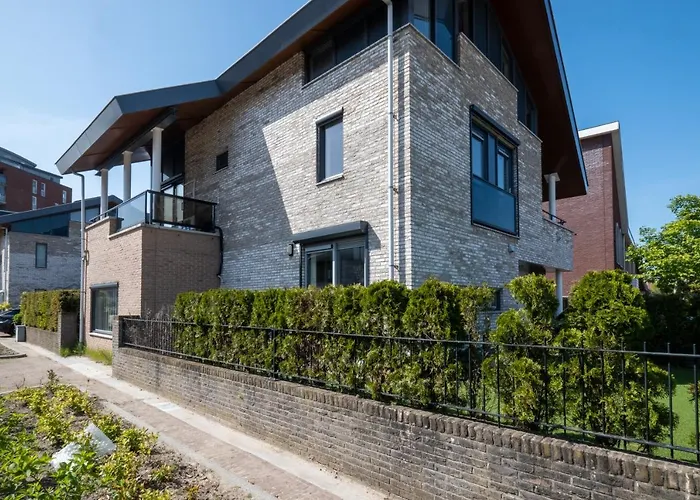 Big 5-bedroom House In *