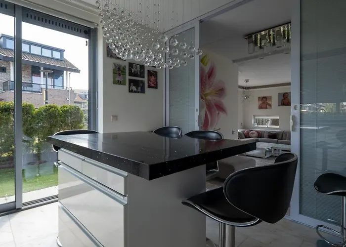 Big 5-bedroom House In Capelle aan den IJssel