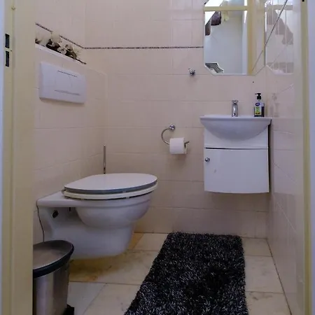 Big 5-bedroom House In