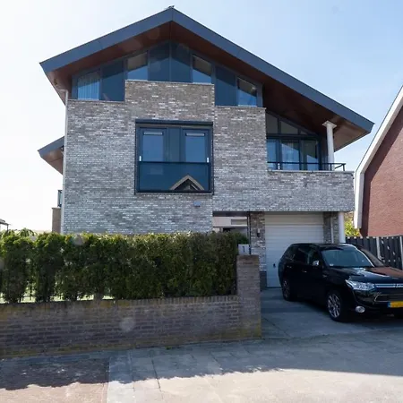 Big 5-bedroom House In *