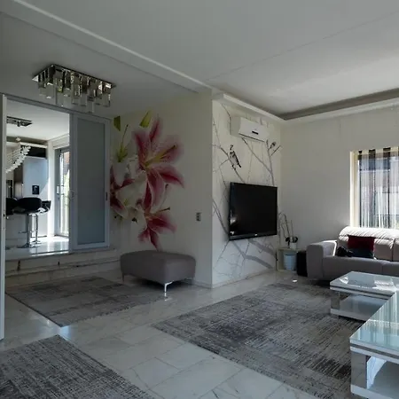 펜션 Big 5-bedroom House In