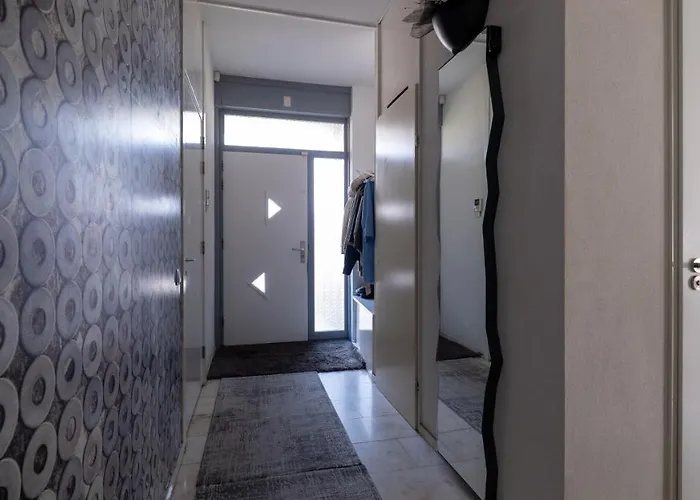 Big 5-bedroom House In Prázdninový dům Capelle aan den IJssel